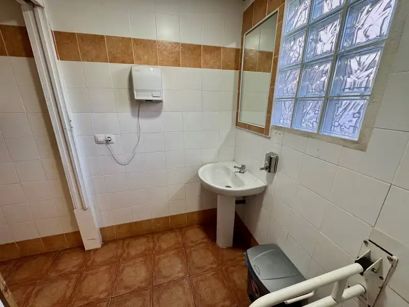 Badezimmer von Geschaftsraum zum Verkauf in Cullera mit Terrasse, Möbliert und Alarm
