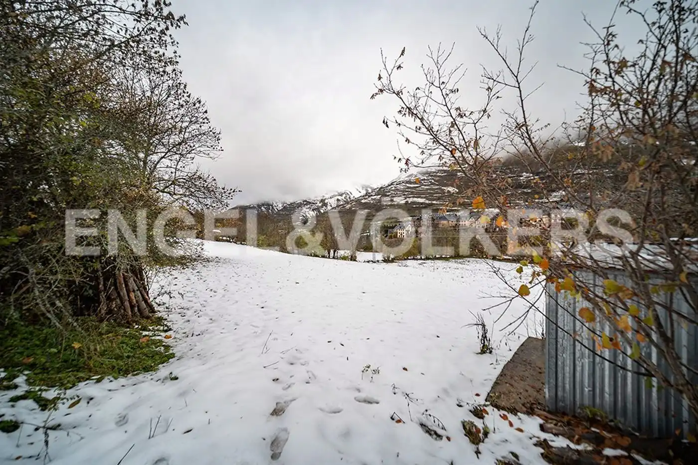 Residential for sale in Naut Aran