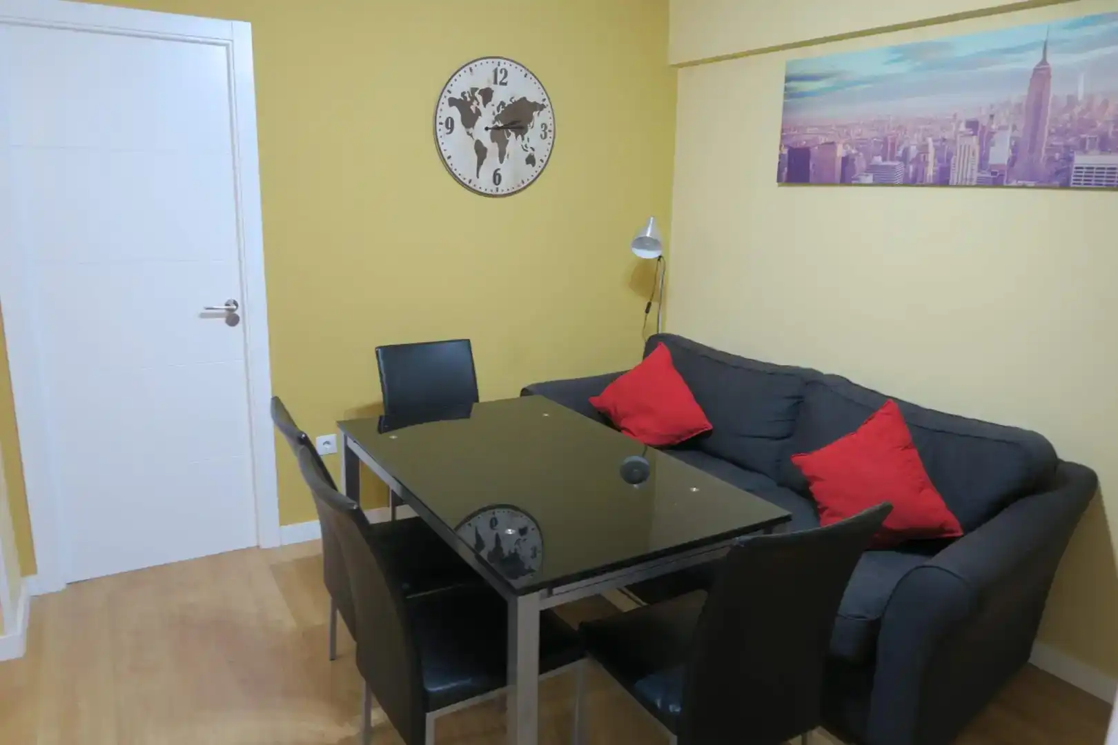 Menjador de Apartament per a compartir en Sevilla amb Aire condicionat, Parquet i Moblat