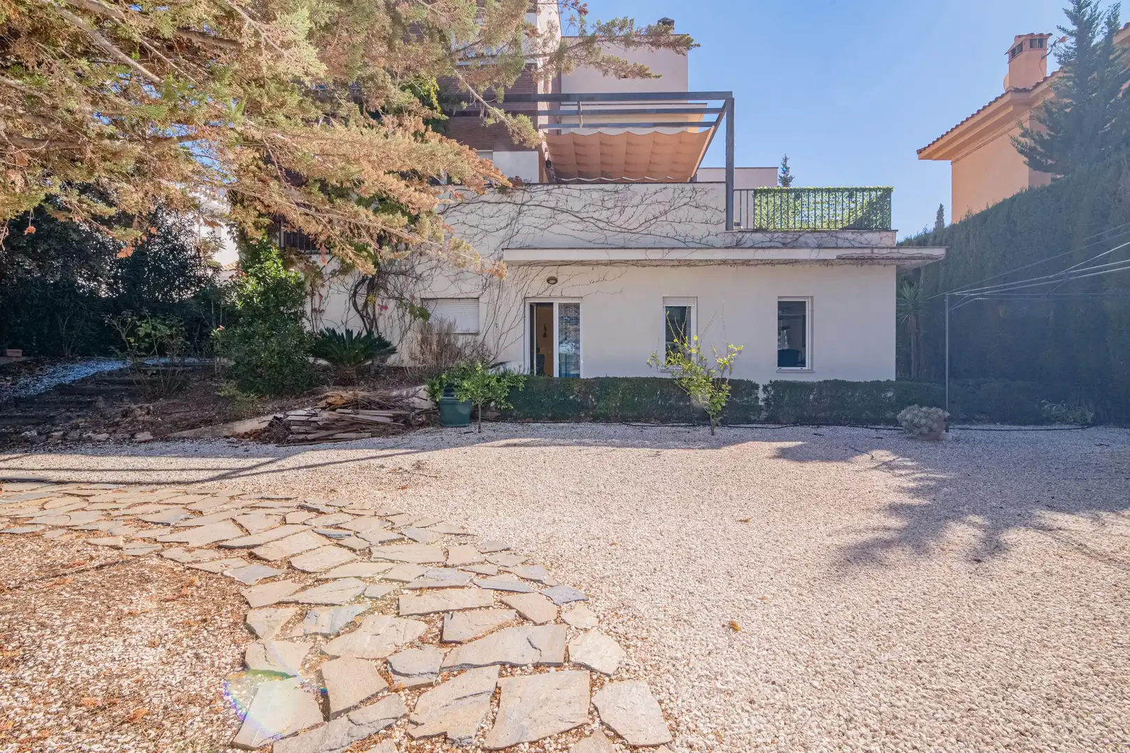 Vista exterior de Casa o xalet en venda en La Zubia amb Calefacció i Jardí privat