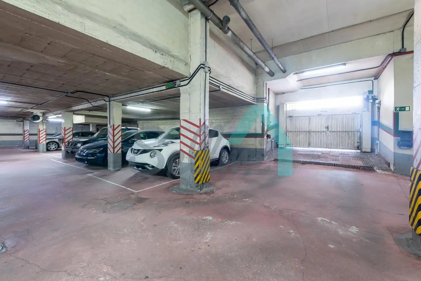 Aparcament de Pis de lloguer en Oviedo  amb Calefacció, Parquet i Terrassa