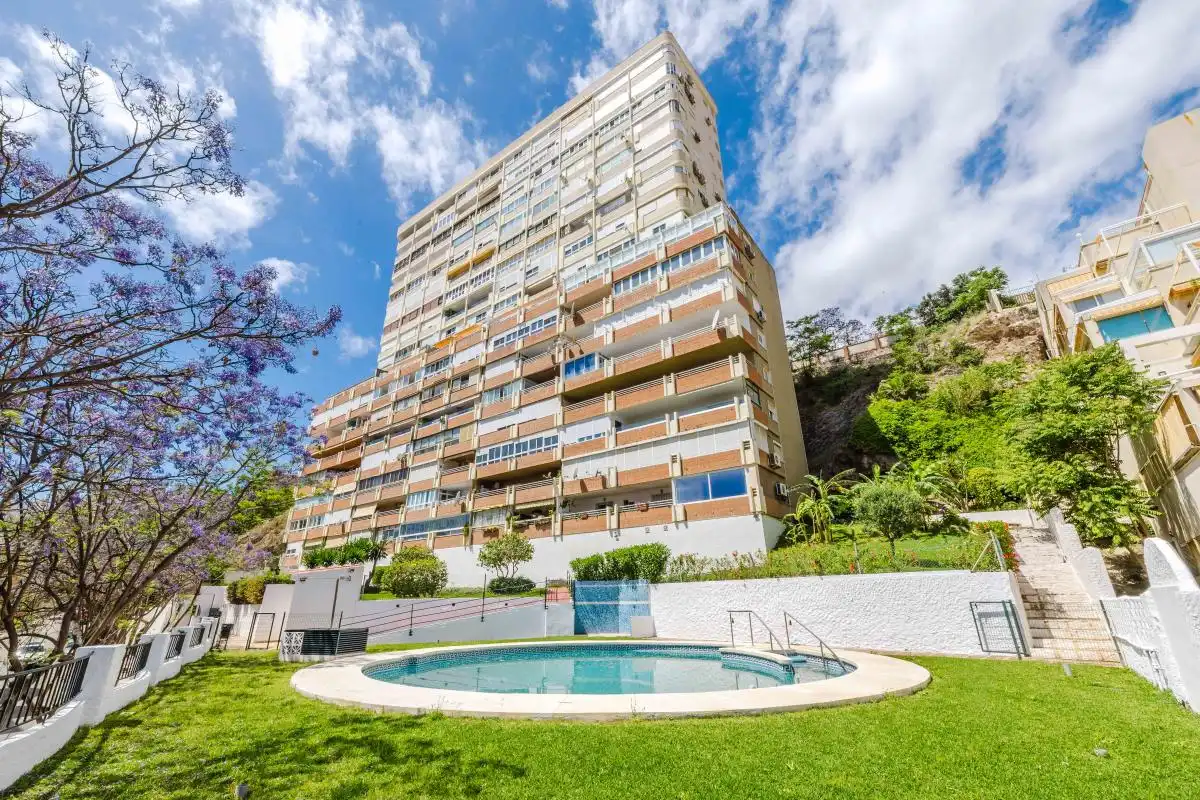 Vista exterior de Piso en venta en Torremolinos con Aire acondicionado, Calefacción y Jardín privado