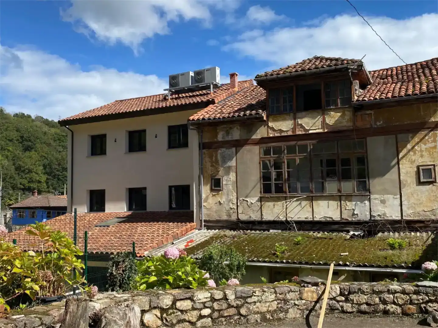 Vista exterior de Piso en venta en Parres