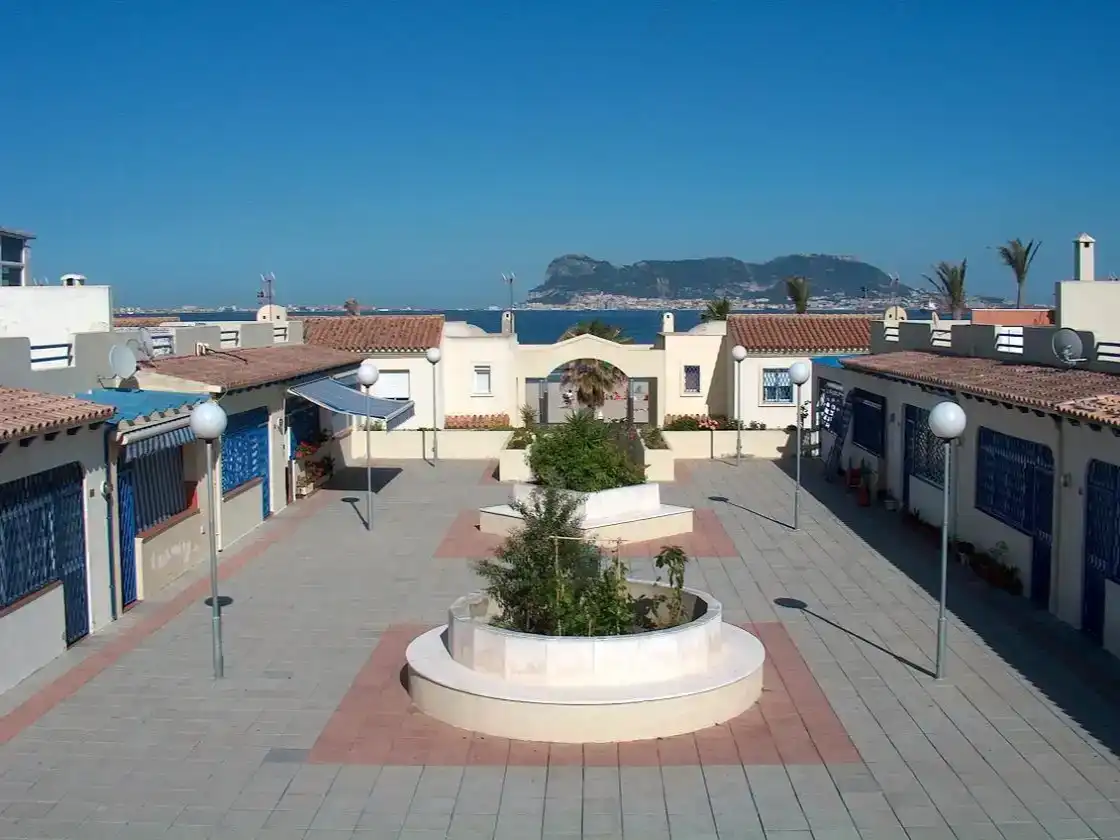 Vista exterior de Apartament de lloguer en Algeciras amb Piscina
