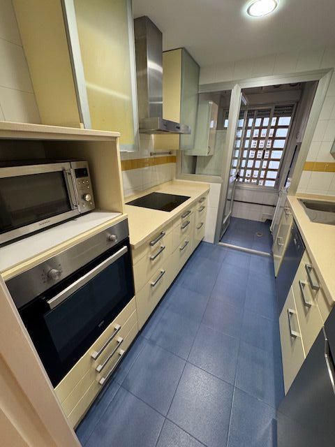 Kitchen of Flat to rent in  Sevilla Capital  with Air Conditioner, Terrace and Storage room