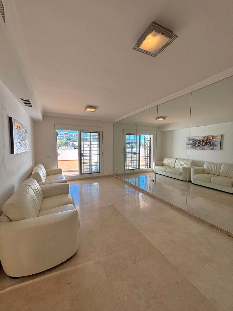 Living room of Flat for sale in Benalmádena  with Air Conditioner, Terrace and Storage room