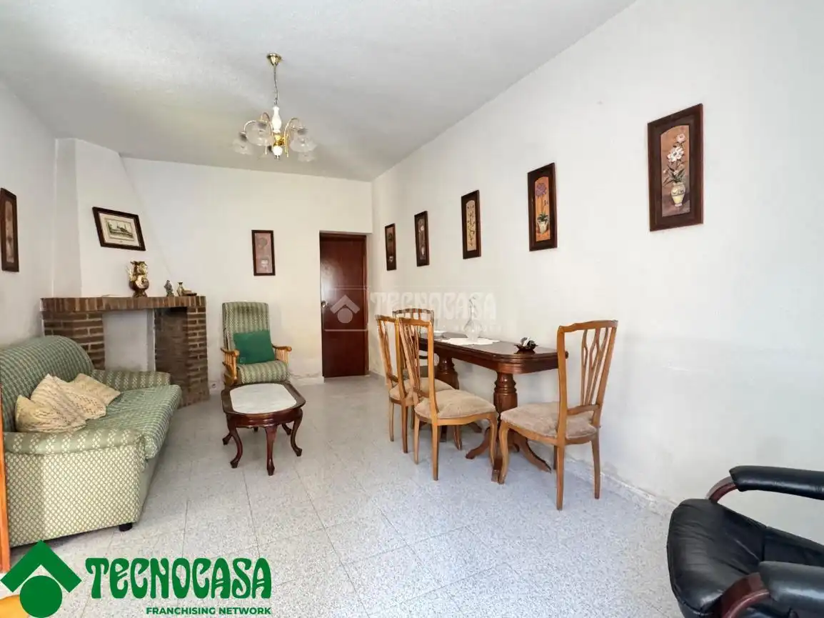 Sala d'estar de Casa adosada en venda en Los Navalmorales