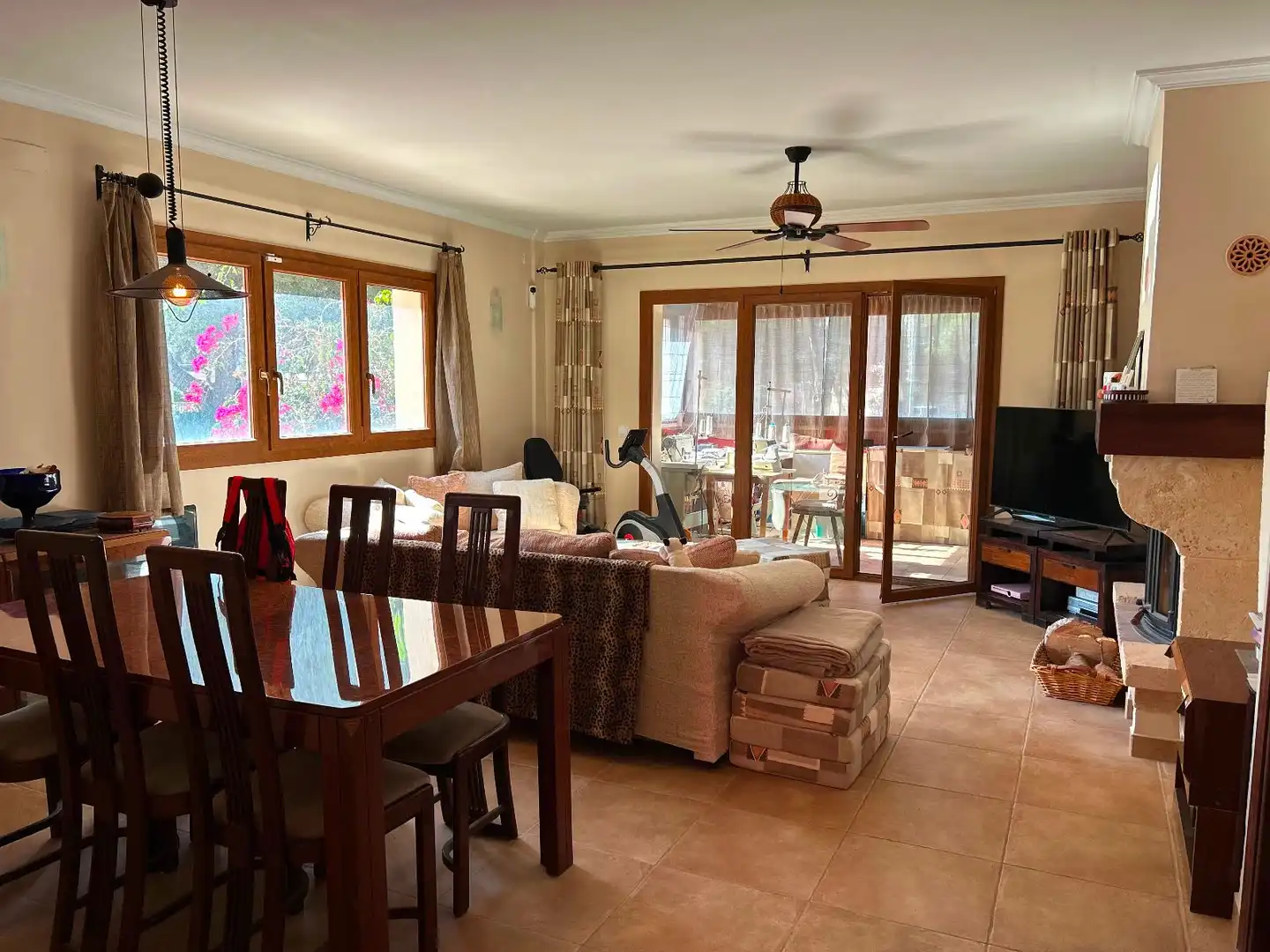 Wohnzimmer von Geschaftsraum zum Verkauf in Calvià mit Klimaanlage, Terrasse und Möbliert