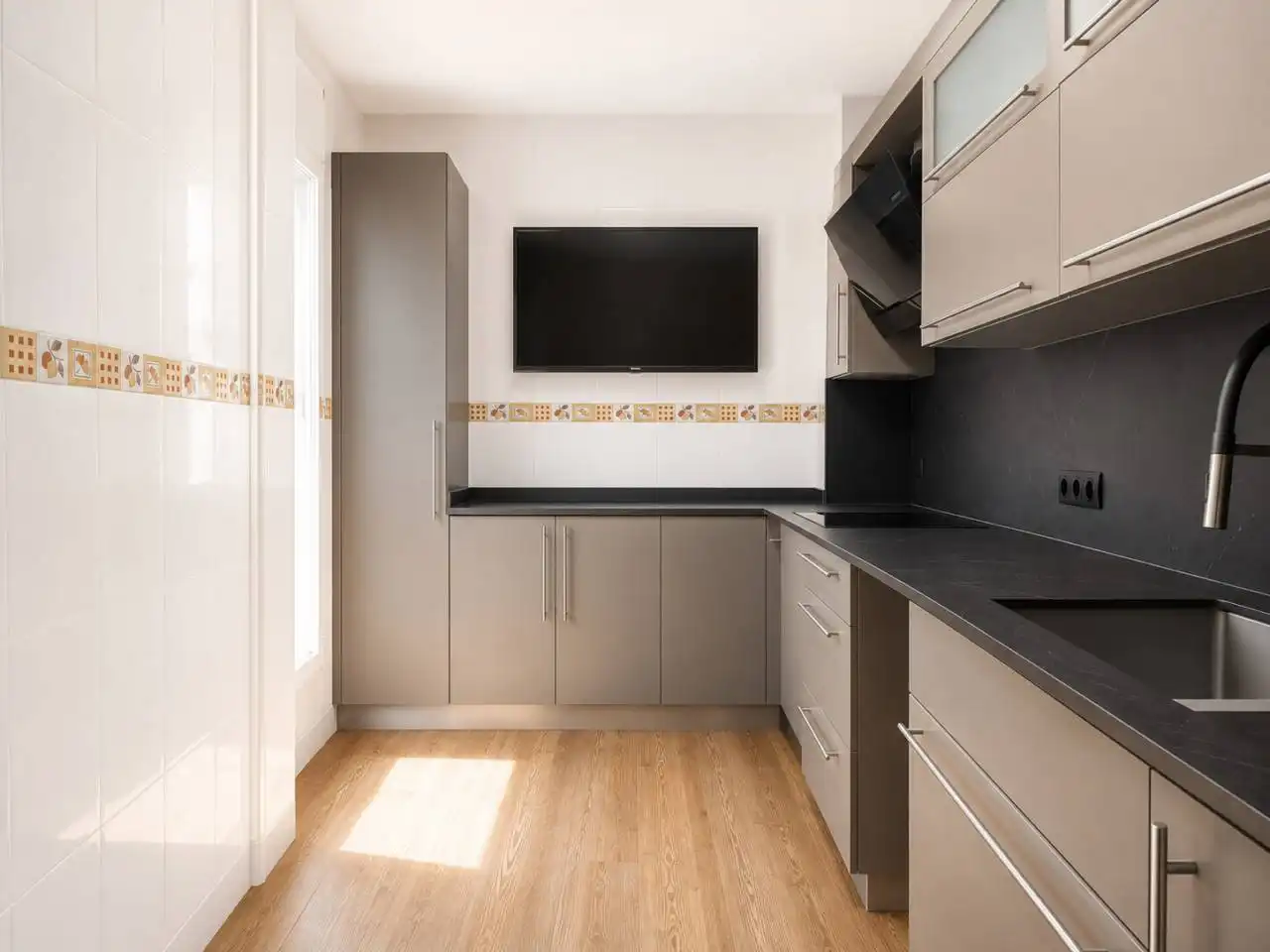 Kitchen of Flat for sale in Sa Pobla  with Storage room and Balcony