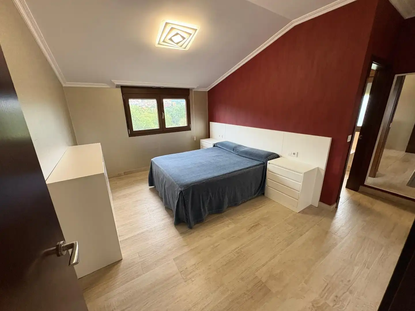 Dormitori de Casa o xalet en venda en Cangas  amb Jardí privat i Terrassa