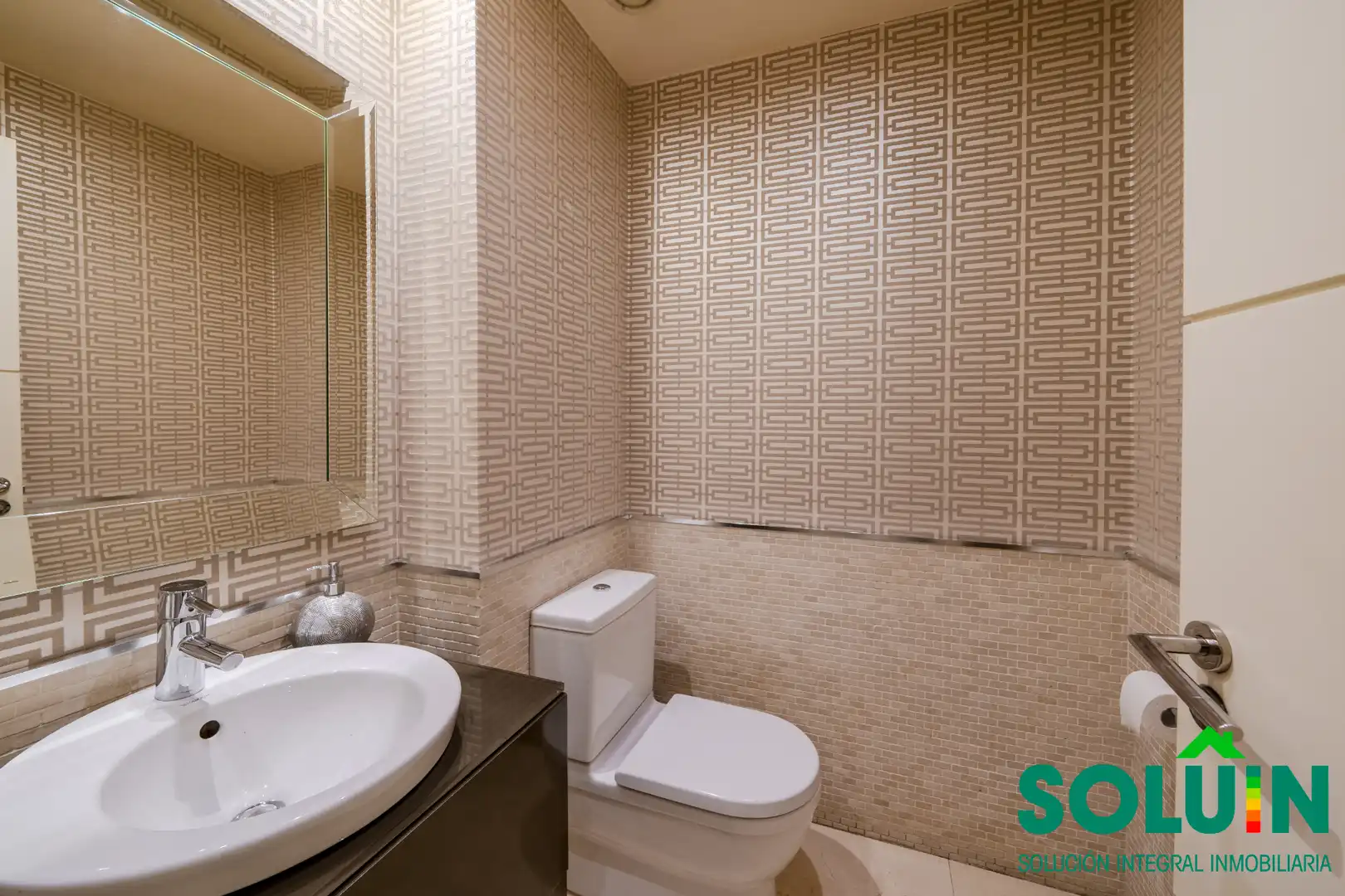 Bathroom of Houses for sale in Pozuelo de Alarcón  with Air Conditioner, Heating and Private garden