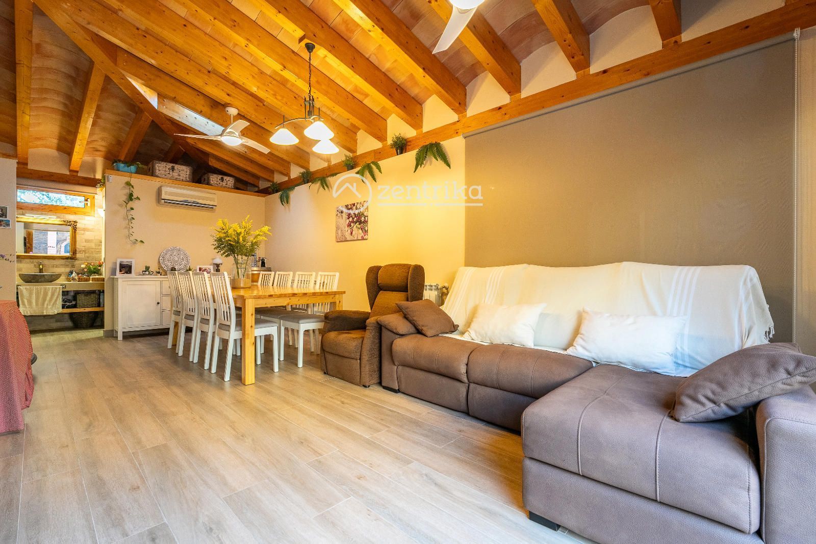 Sala de estar de Casa adosada en venta en Els Pallaresos con Aire acondicionado, Calefacción y Terraza