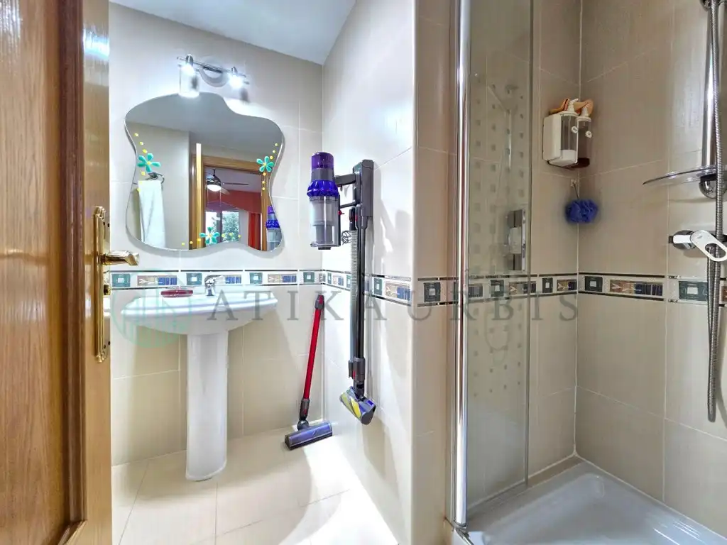 Bathroom of Houses for sale in Málaga  with Air Conditioner and Terrace