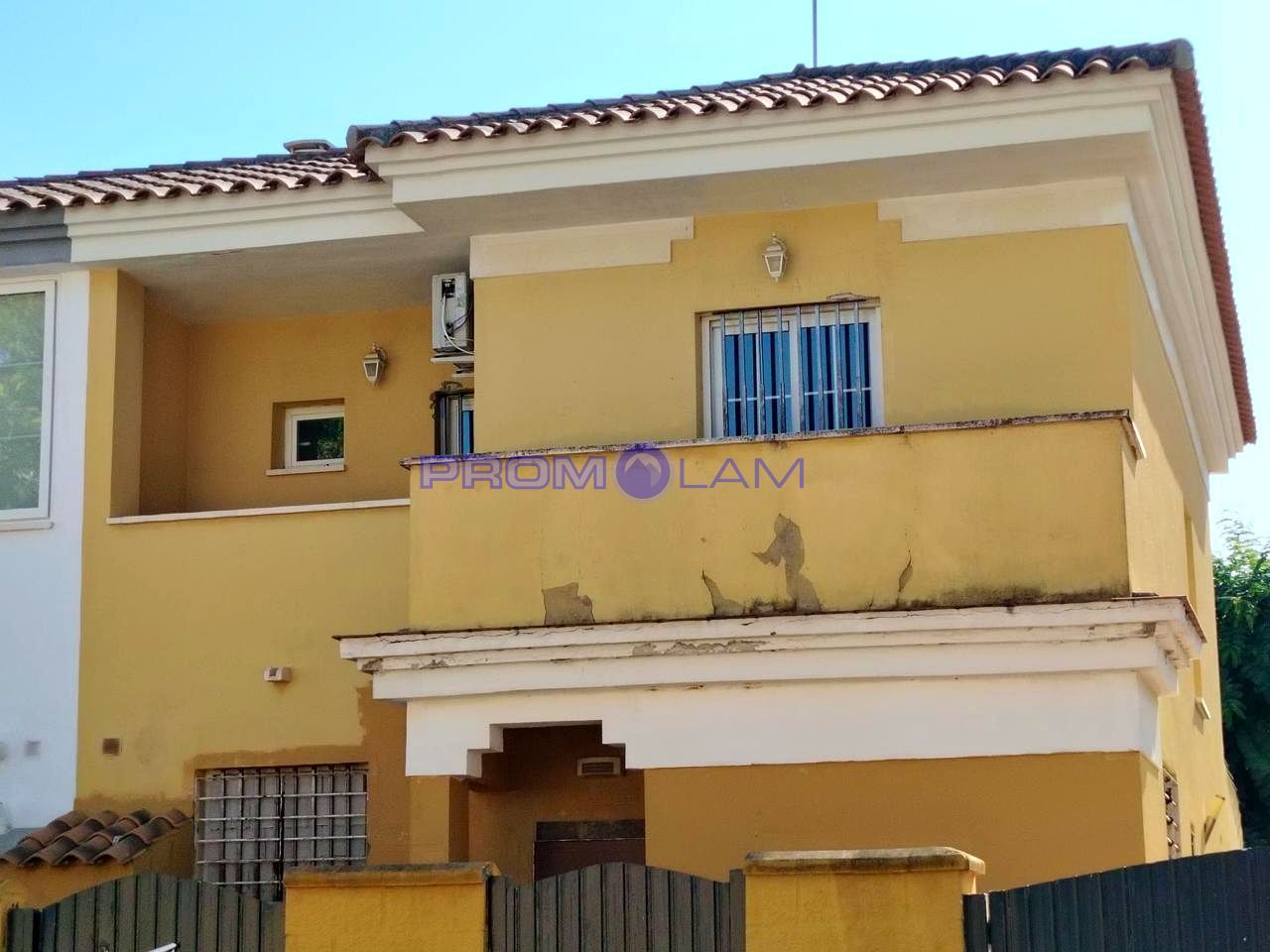 Vista exterior de Casa o chalet en venta en Palomares del Río con Jardín privado, Terraza y Piscina