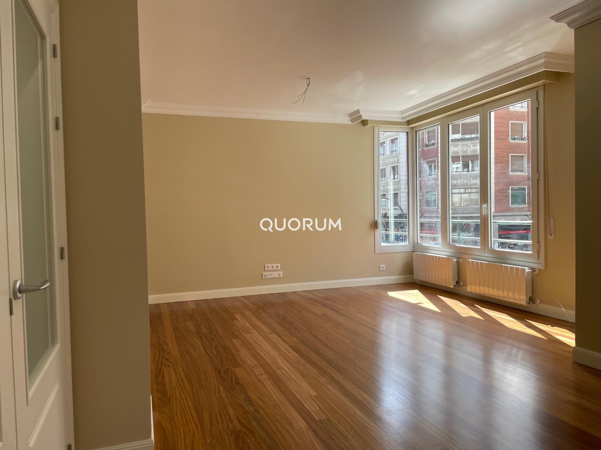 Sala d'estar de Pis de lloguer en Bilbao  amb Terrassa