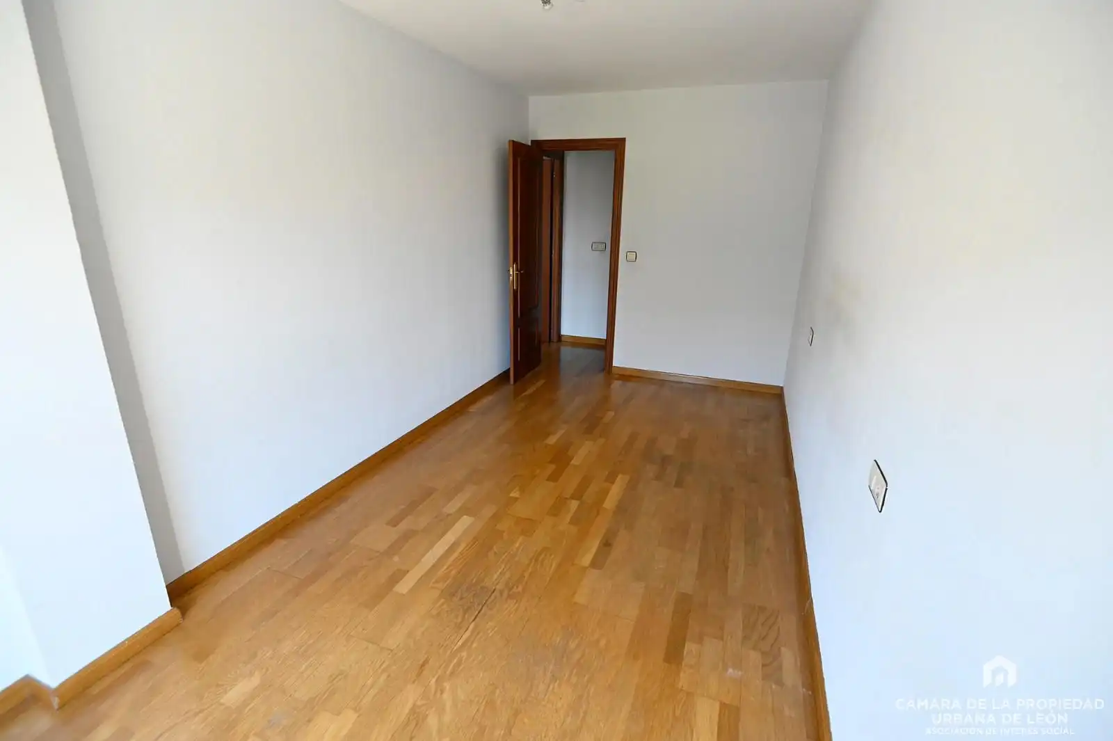 Habitación de Piso en venta en León Capital  con Calefacción, Terraza y Trastero