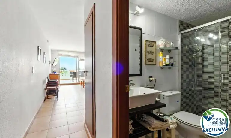 Bany de Àtic en venda en Empuriabrava amb Calefacció, Jardí privat i Moblat