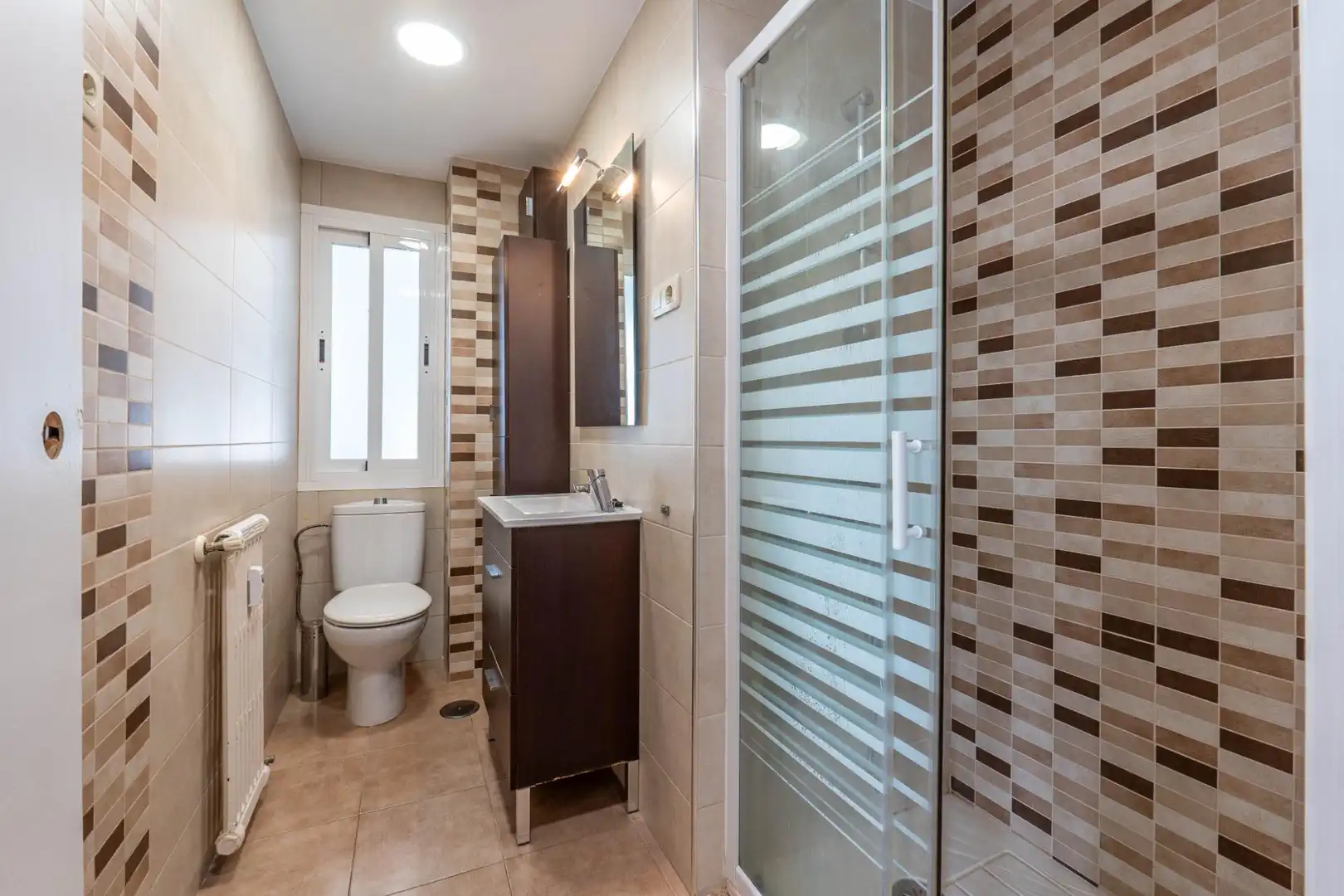 Badezimmer von Wohnung zur untervermieten in Granada mit Klimaanlage und Heizung