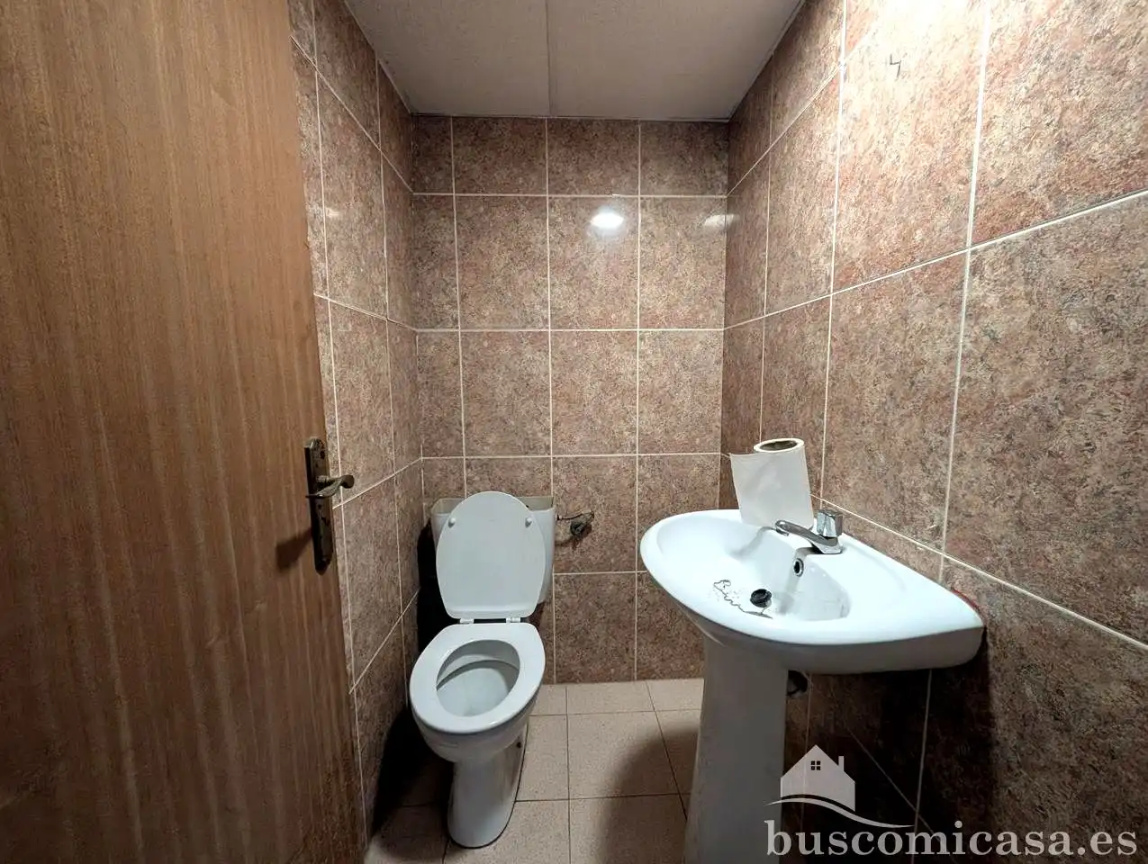 Badezimmer von Fabrikhallen zur Miete in Linares