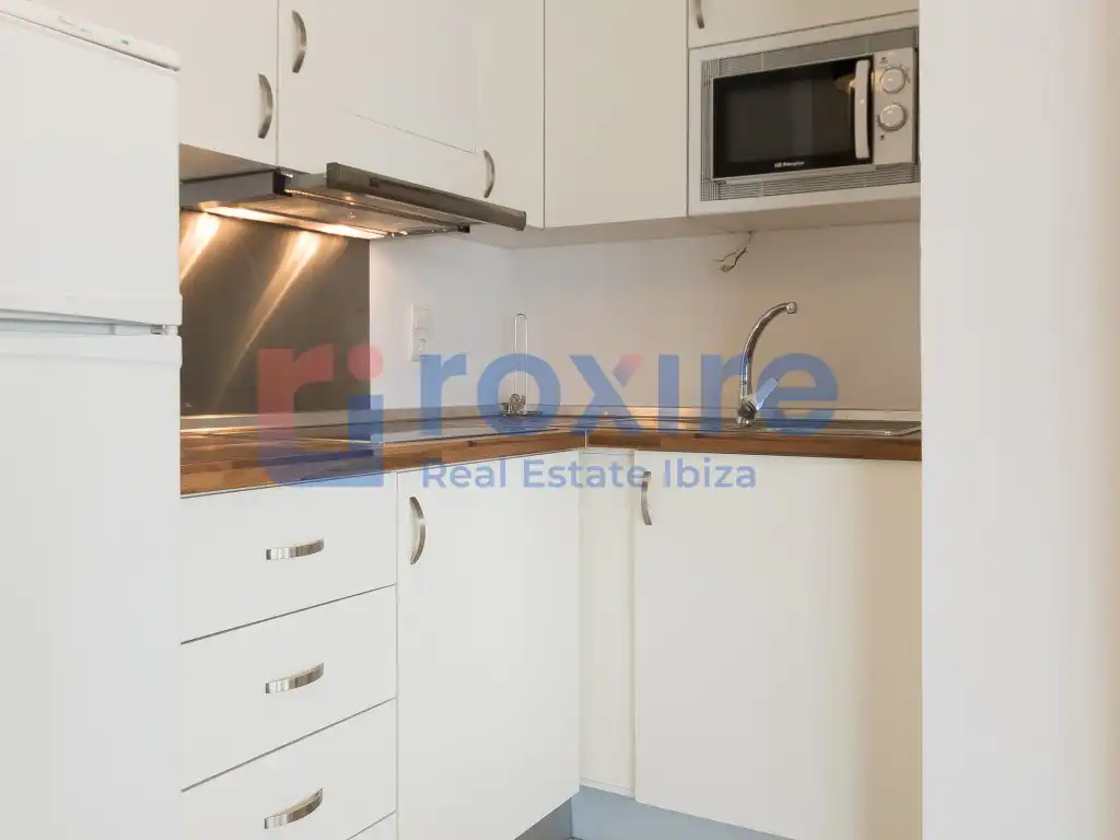 Cocina de Estudio de alquiler en Sant Antoni de Portmany con Aire acondicionado, Terraza y Lavadora