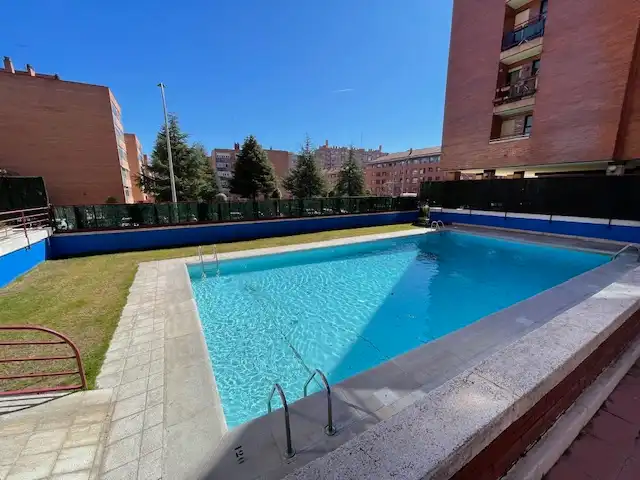 Piscina de Pis en venda en Valladolid amb Calefacció, Jardí privat i Parquet