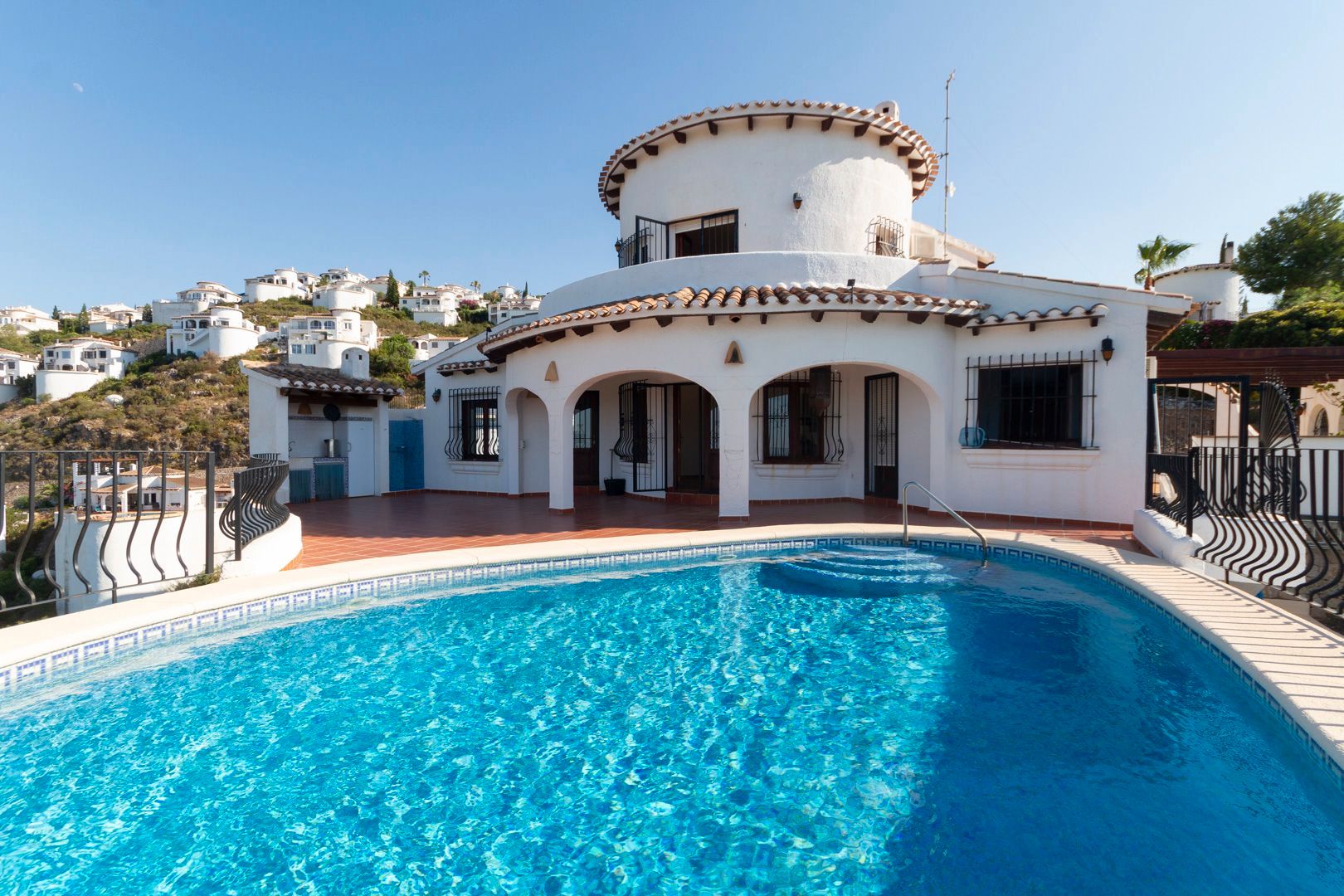 Vista exterior de Casa o xalet en venda en Pego amb Aire condicionat i Piscina