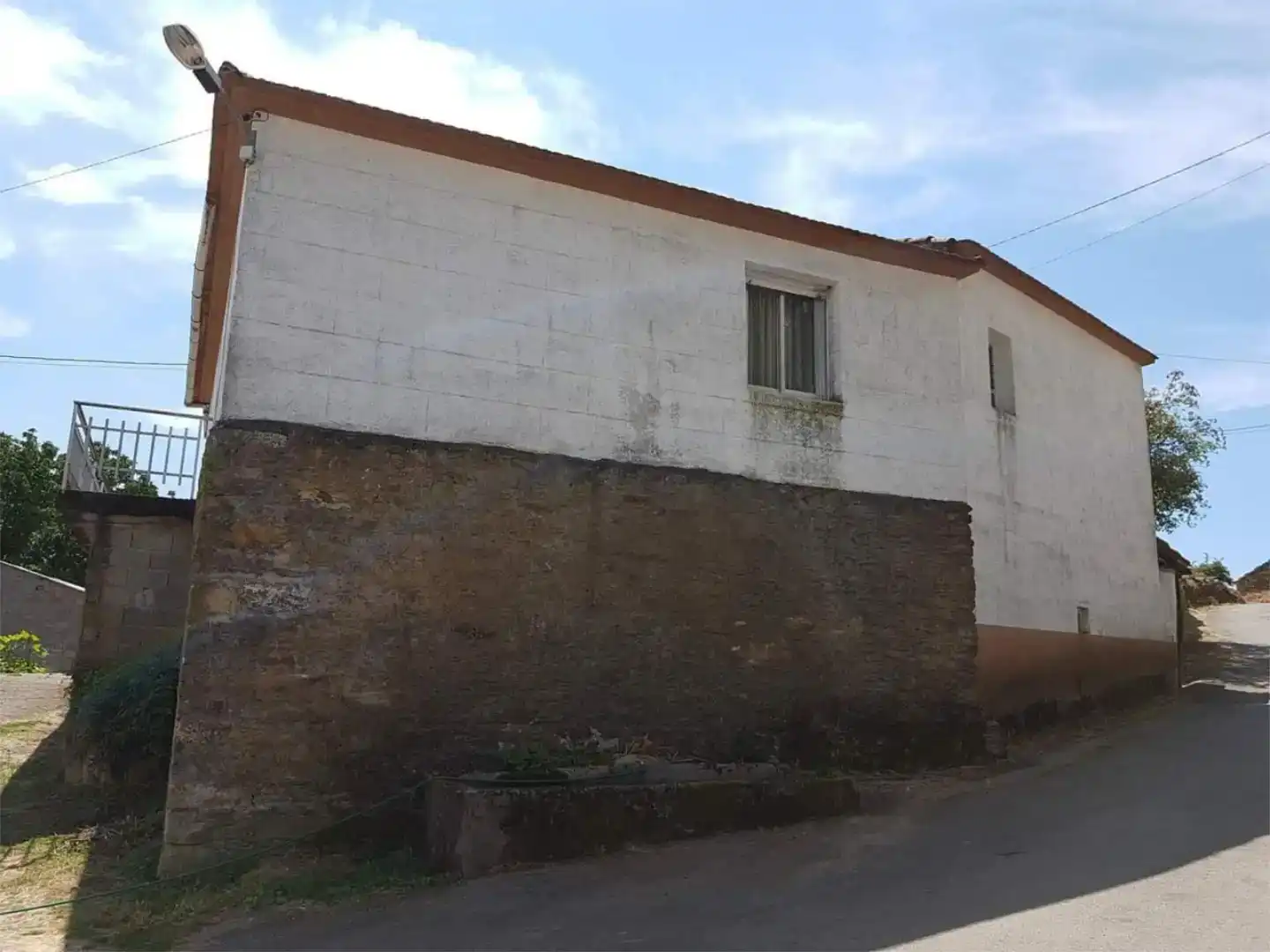 Vista exterior de Planta baixa en venda en Castrelo do Val amb Jardí privat, Parquet i Balcó