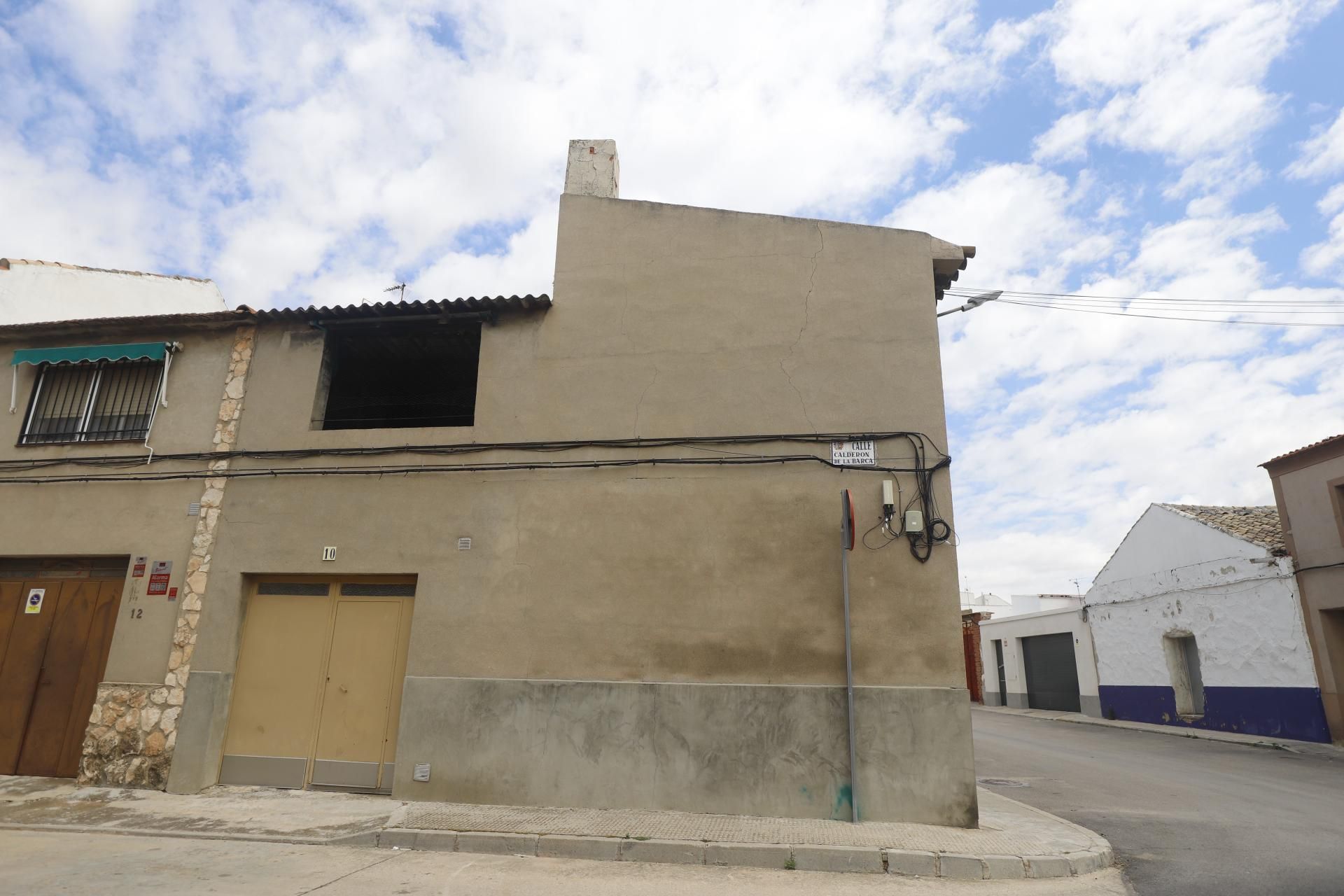 Vista exterior de Casa adosada en venda en Campo de Criptana amb Calefacció i Balcó