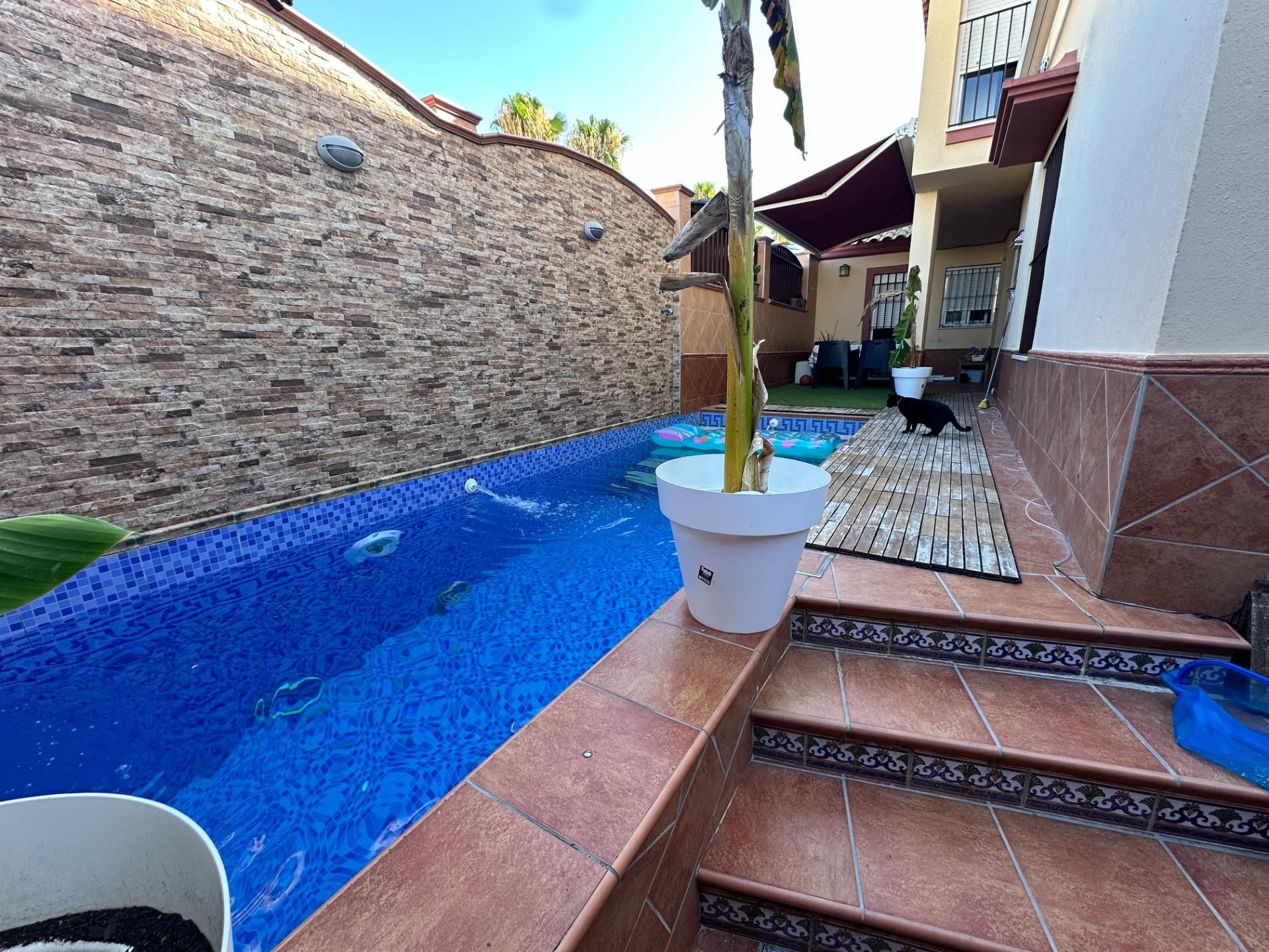 Single-family semi-detached for sale in Lebrija
