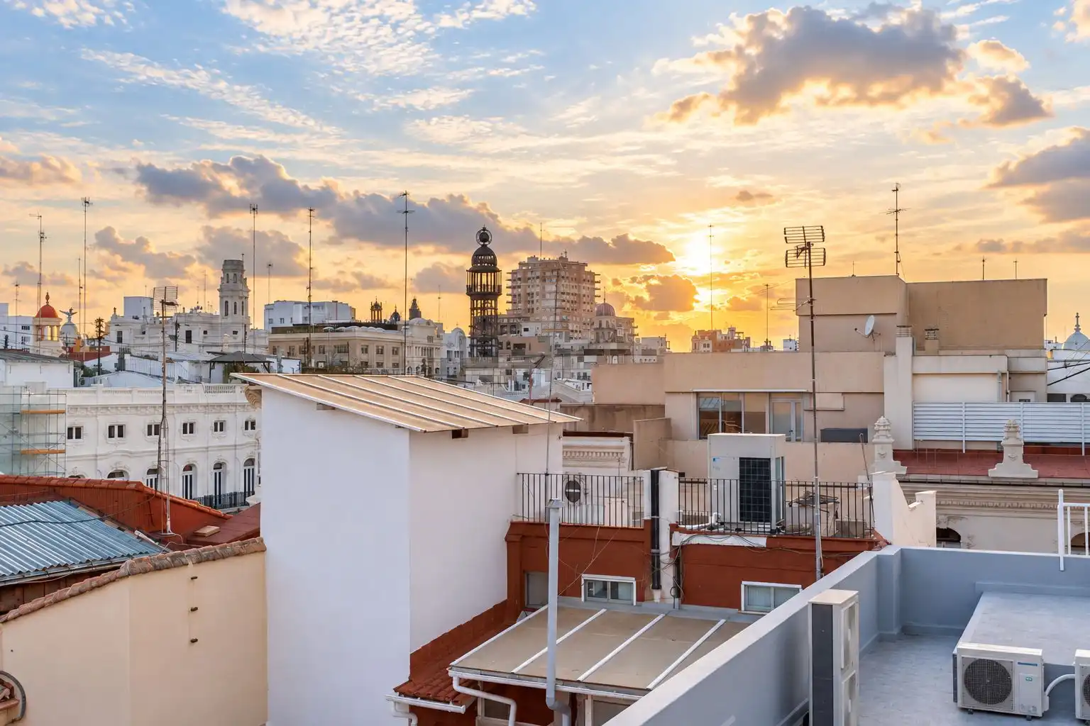 Terrasse von Wohnung zum Verkauf in Valencia mit Klimaanlage, Parkett und Alarm