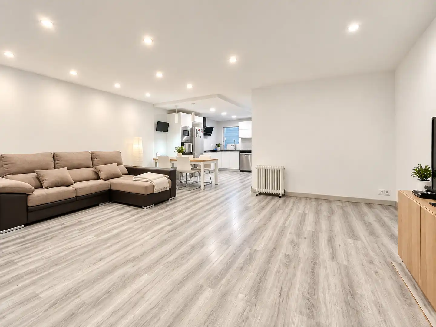Wohnzimmer von Erdgeschoss zum Verkauf in Badalona mit Klimaanlage und Heizung