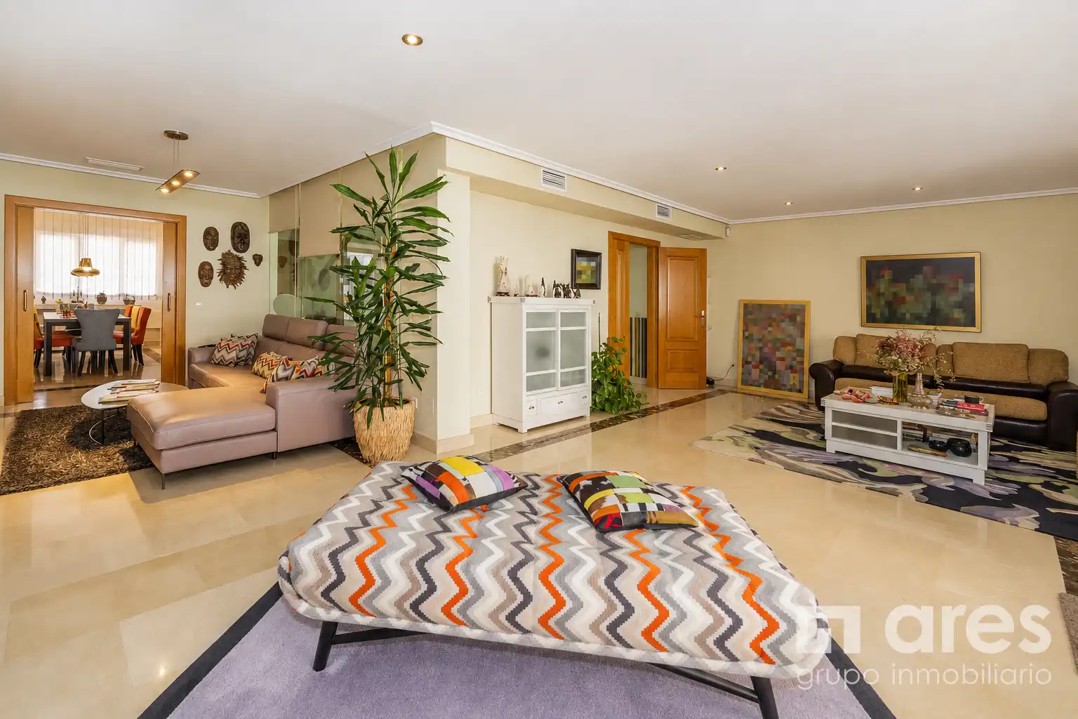 Sala d'estar de Casa o xalet en venda en Las Rozas de Madrid amb Aire condicionat, Calefacció i Jardí privat