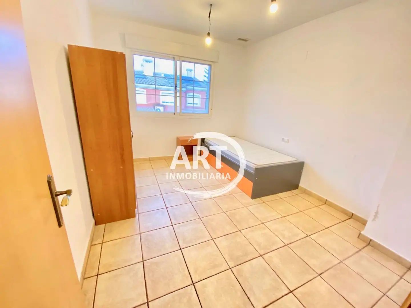 Vista exterior de Casa o xalet en venda en La Pobla de Vallbona amb Aire condicionat, Calefacció i Terrassa