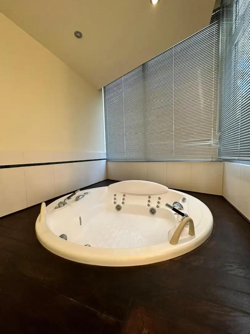 Bany de Casa adosada de lloguer en Marbella amb Aire condicionat, Jardí privat i Piscina