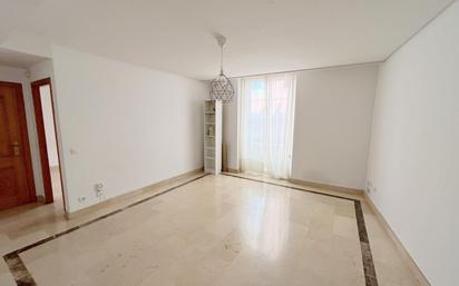 Sala d'estar de Apartament de lloguer en  Madrid Capital amb Aire condicionat i Calefacció