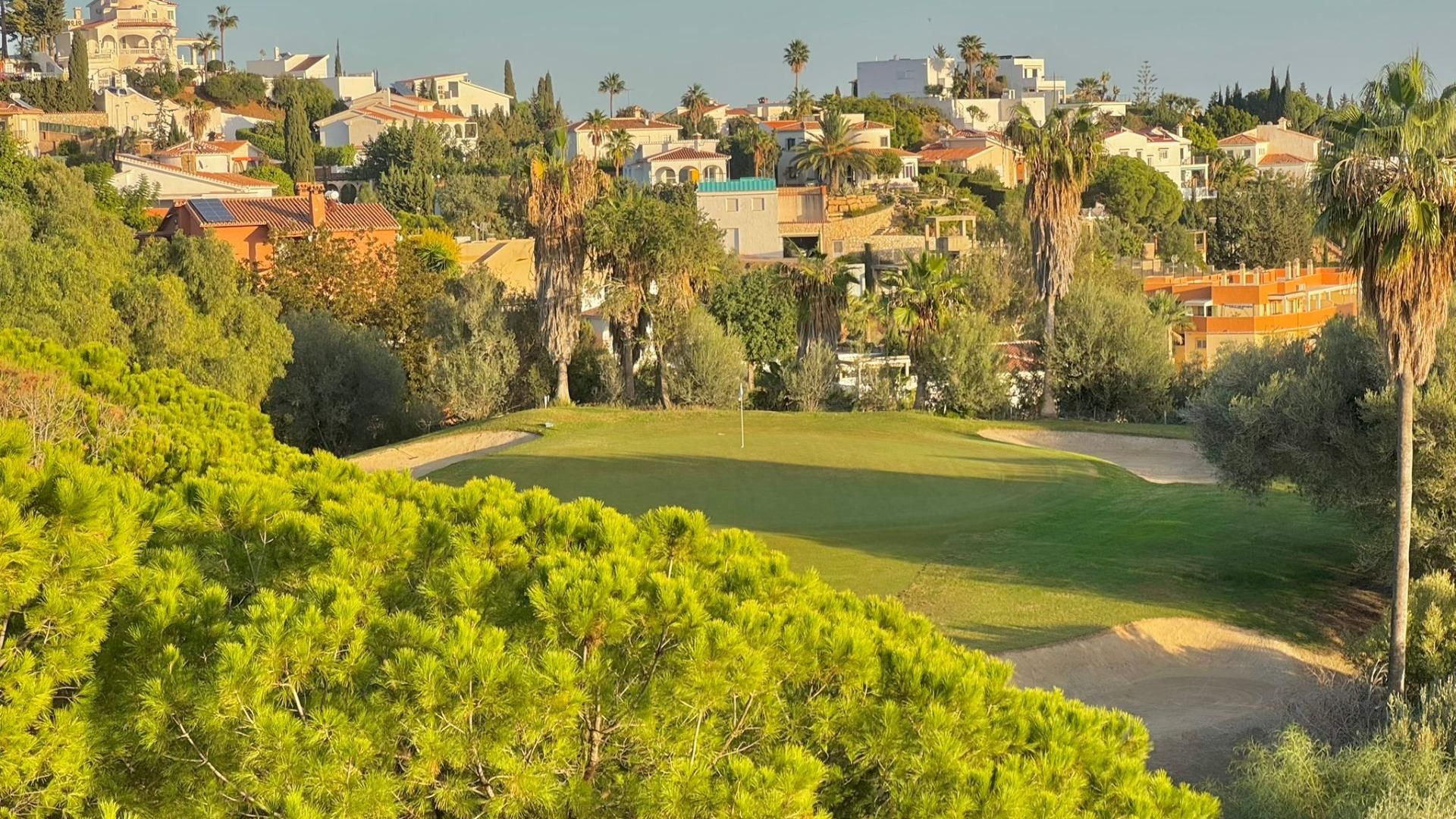 Vista exterior de Pis en venda en Rincón de la Victoria amb Jardí privat, Terrassa i Piscina comunitària