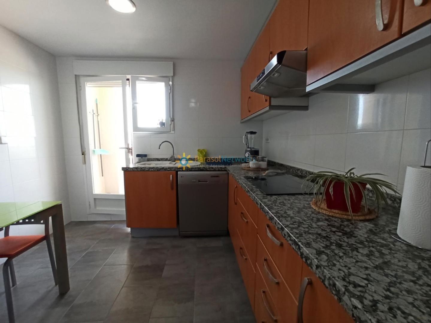 Cuina de Apartament en venda en Oliva amb Balcó