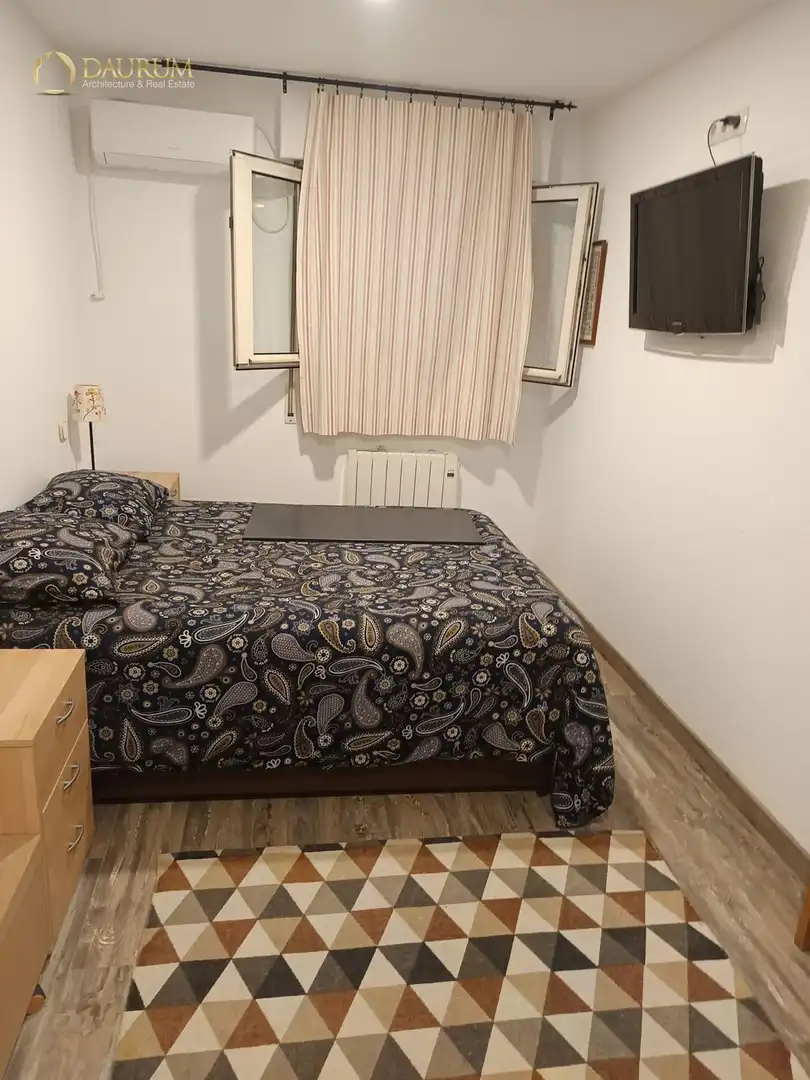 Dormitori de Casa adosada en venda en Madrid amb Aire condicionat, Calefacció i Jardí privat