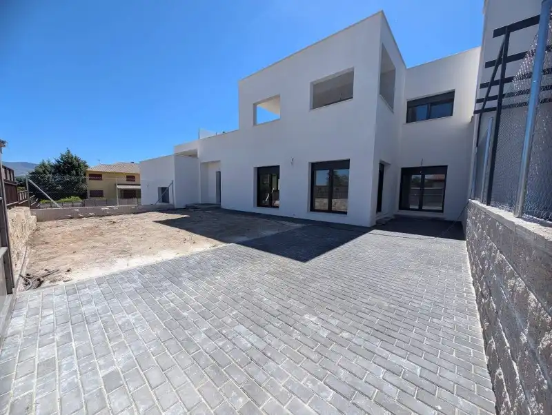 Vista exterior de Casa o xalet en venda en El Espinar amb Calefacció i Terrassa