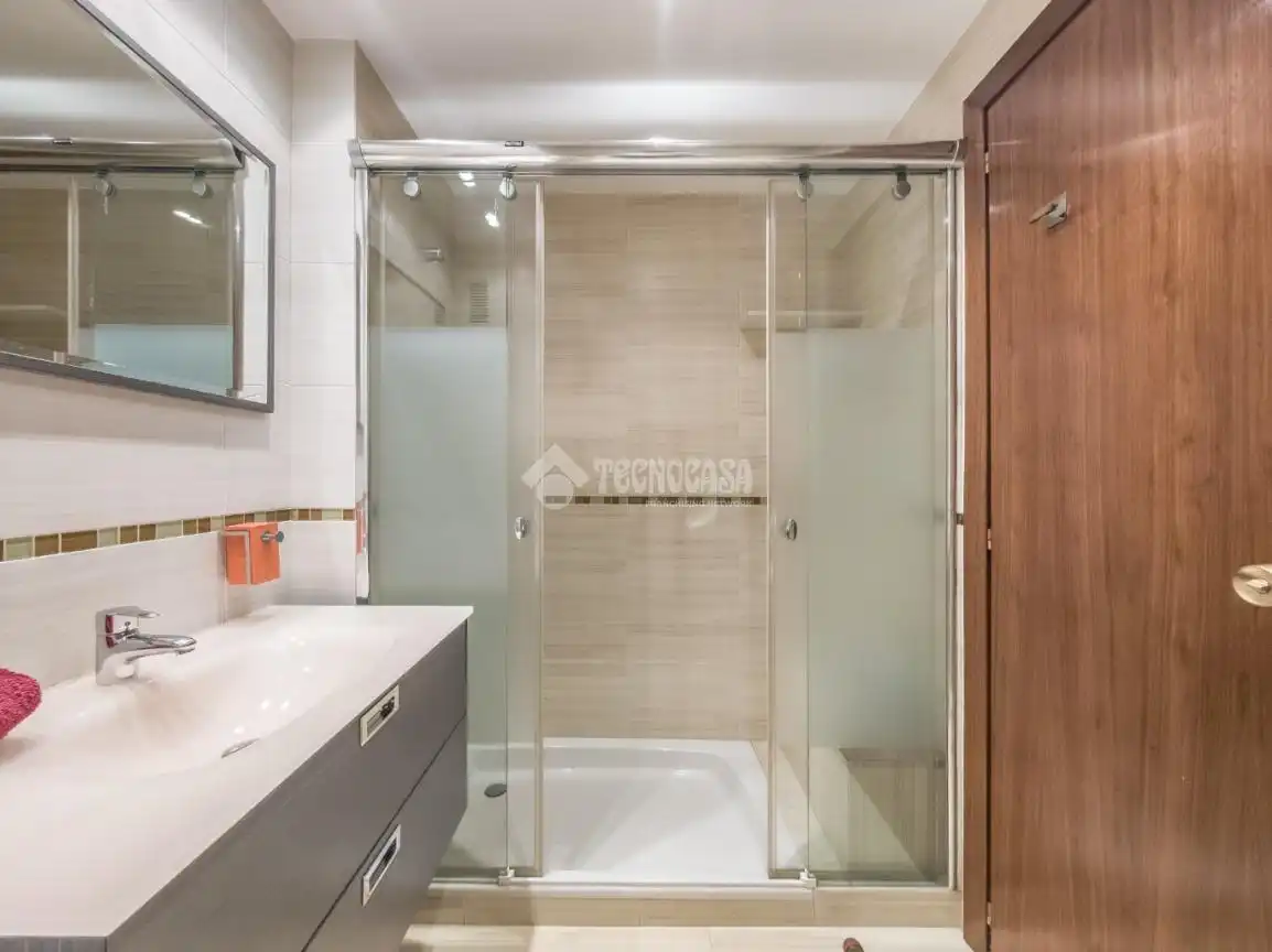 Baño de Piso en venta en Madrid con Calefacción y Terraza