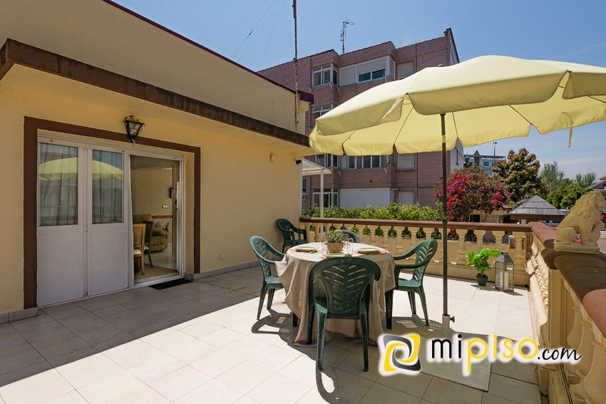 Terrassa de Pis de lloguer en Laredo amb Calefacció, Terrassa i Moblat