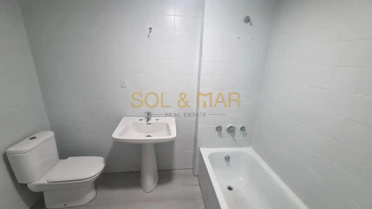 Badezimmer von Wohnung zum Verkauf in Torremolinos mit Heizung, Terrasse und Gemeinschaftspool