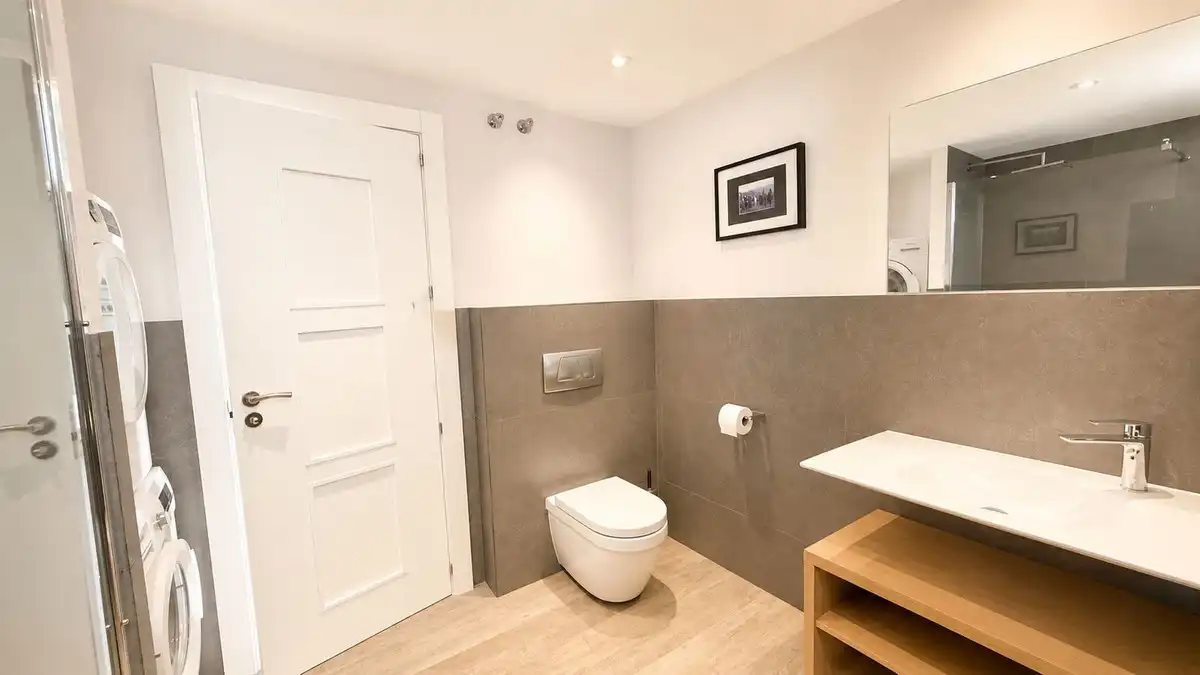 Baño de Ático en venta en Marbella con Aire acondicionado, Trastero y Alarma