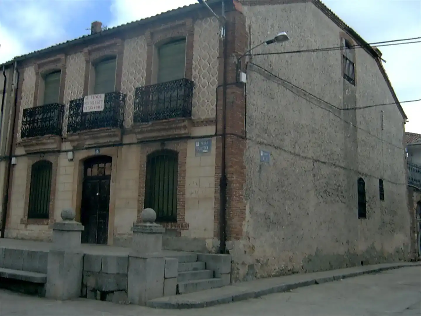Vista exterior de Casa adosada en venda en Lastras de Cuéllar amb Balcó