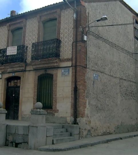 Foto 2 de Casa adosada en venda a Plaça Mayor, 18, Lastras de Cuéllar, Segovia