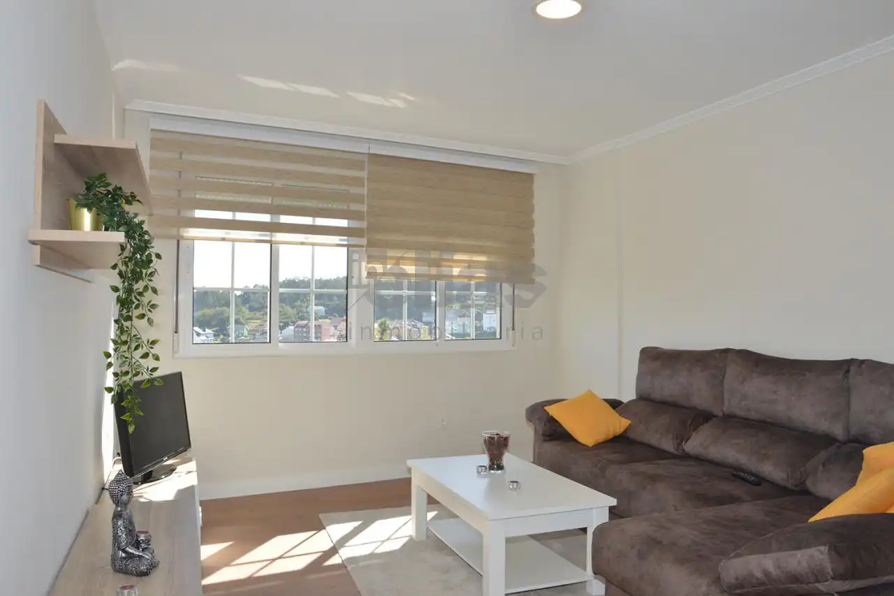 Living room of Flat for sale in Camariñas  with Storage room, Furnished and Balcony