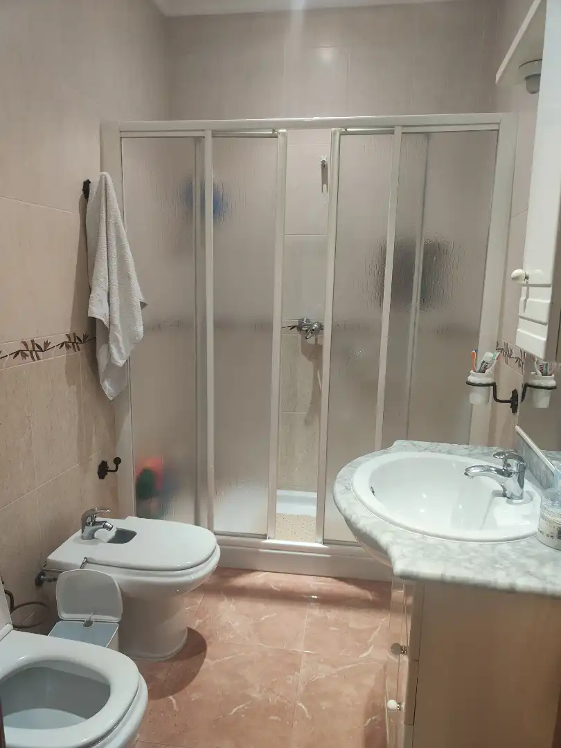 Bany de Casa o xalet en venda en Villanueva de la Reina amb Jardí privat