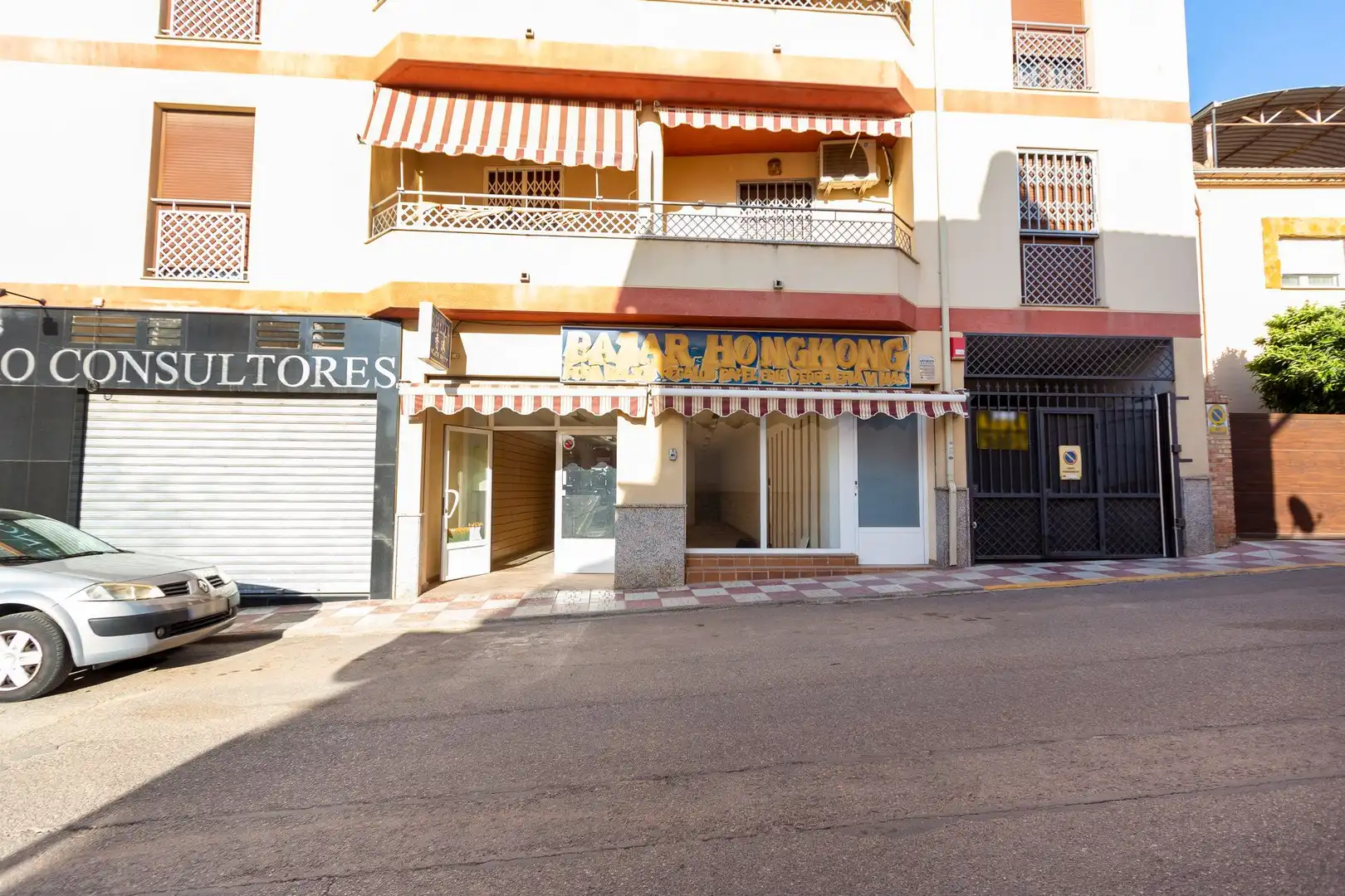 Vista exterior de Local en venta en Villa de Otura