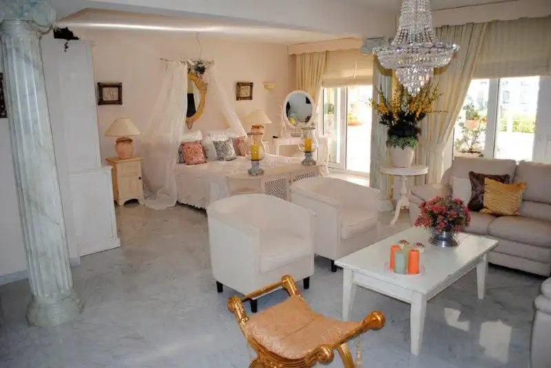 Apartamento con piscina en venta en Nueva Andalucía, imagen 4
