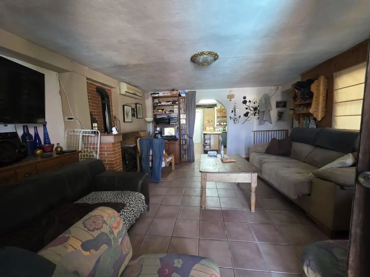 Sala de estar de Finca rústica en venta en Guaro con Aire acondicionado, Jardín privado y Terraza